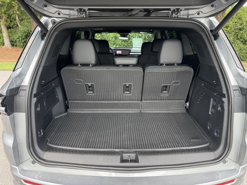 Used 2025 Buick Enclave Avenir w/ Super Cruise Package FWD image 4