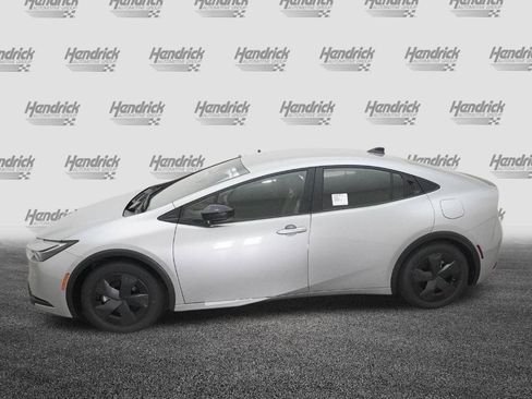 Certified 2026 Toyota Prius Plug-In Hybrid FWD image 41