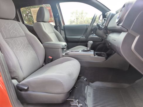Used 2017 Toyota Tacoma TRD Off-Road w/ Tow Package (A/T) AWD/4WD image 32