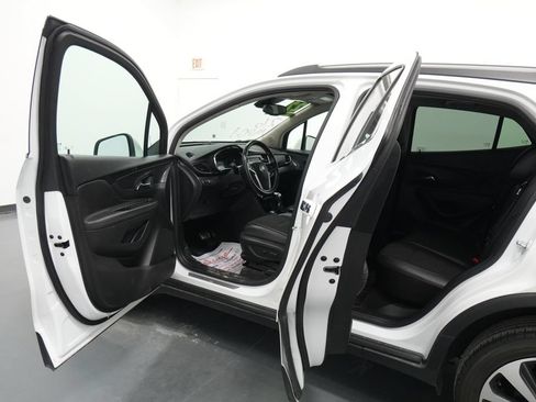 Used 2022 Buick Encore Preferred AWD/4WD image 20