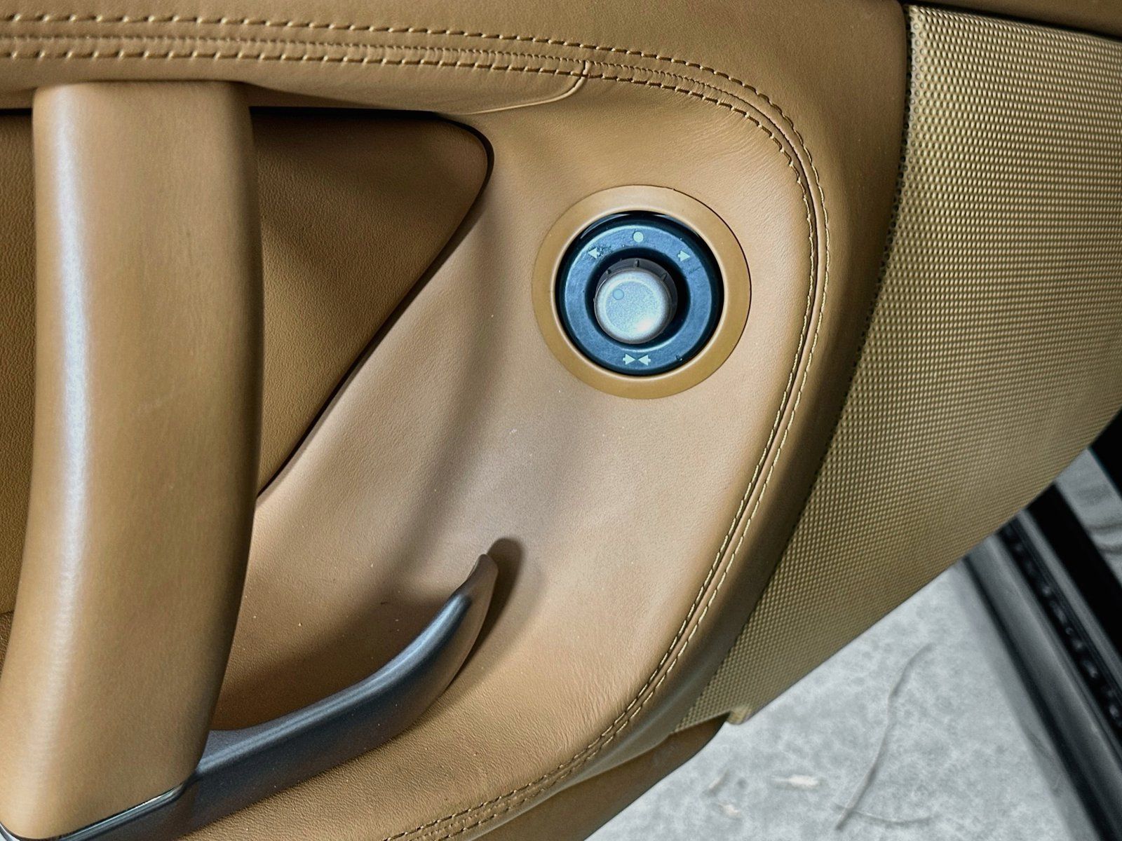 Used 2014 Ferrari California RWD image 18