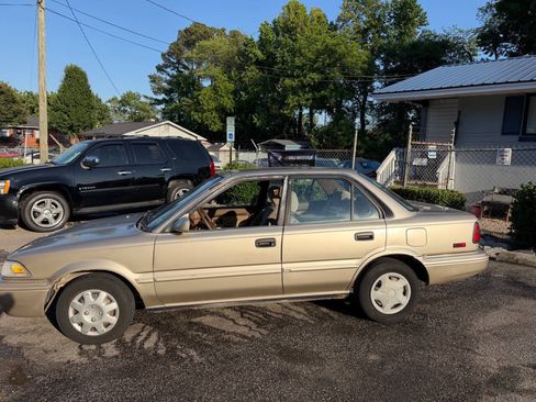 Used 1992 Toyota Corolla LE FWD image 8