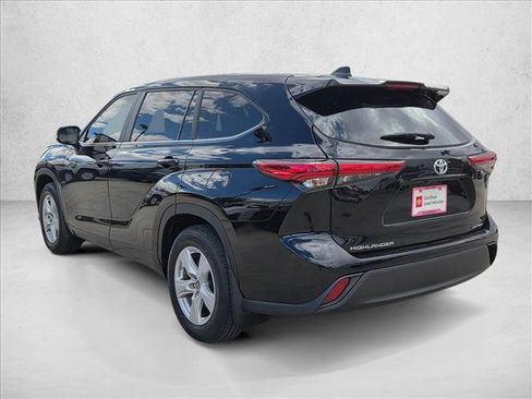 Used 2023 Toyota Highlander LE image 8