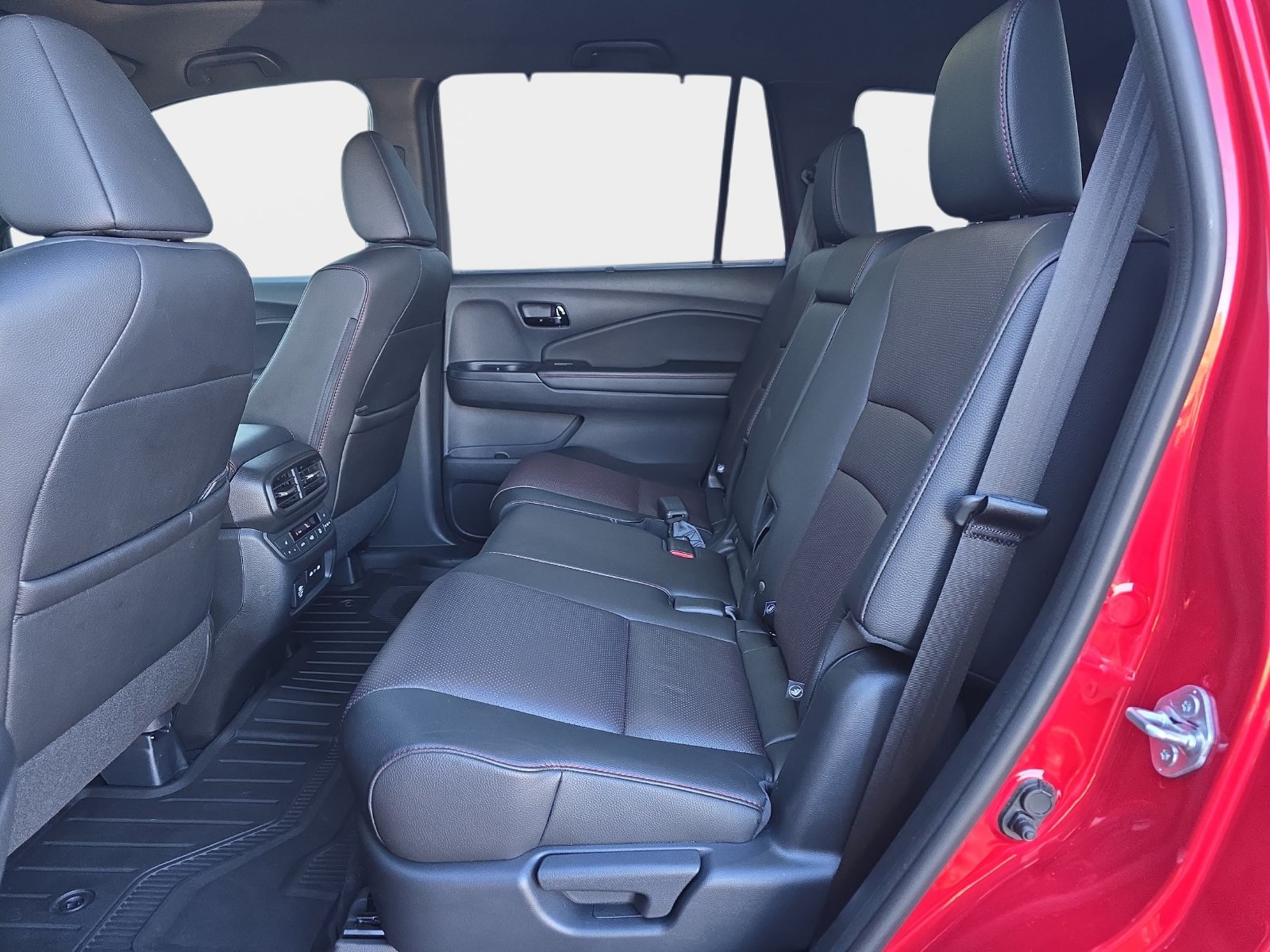 Certified 2025 Honda Passport Black Edition image 13