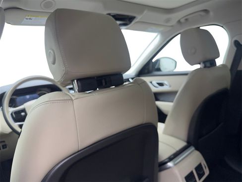 Used 2022 Land Rover Range Rover Velar R-Dynamic S image 37