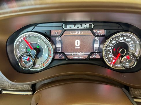 Used 2022 RAM 3500 Limited AWD/4WD image 16