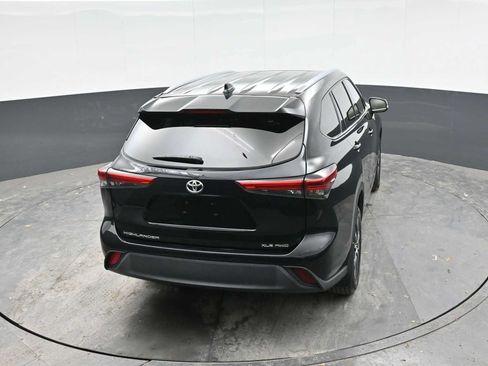 Used 2021 Toyota Highlander XLE AWD/4WD image 40