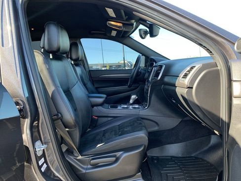Used 2017 Jeep Grand Cherokee Altitude image 30