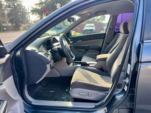 Used 2010 Honda Accord LX-P image 7