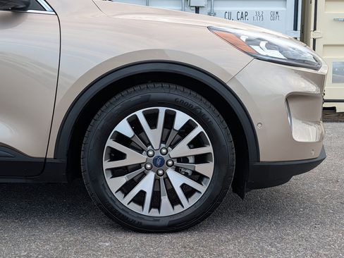 Certified 2021 Ford Escape Titanium image 11