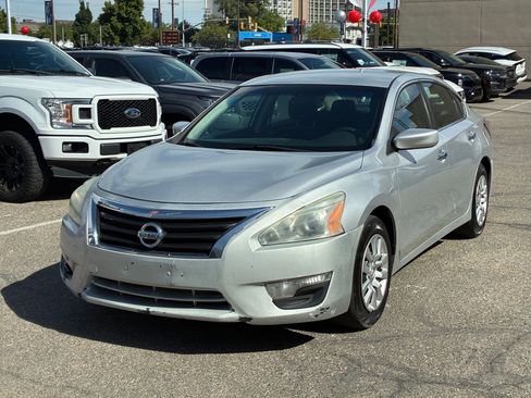 Used 2014 Nissan Altima 2.5 S FWD image 10