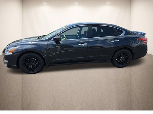 Used 2015 Nissan Altima 2.5 S w/ Power Driver Seat Package FWD image 2