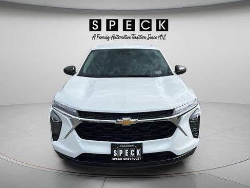 Used 2025 Chevrolet Trax LS FWD image 8