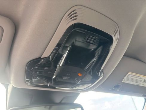 Used 2018 Alfa Romeo Giulia Base image 31