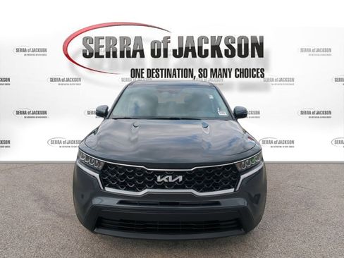 Used 2022 Kia Sorento LX image 3