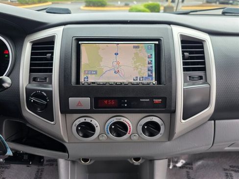 Used 2006 Toyota Tacoma 4X4 DOUBLE CAB V6 LONG BED / D image 18