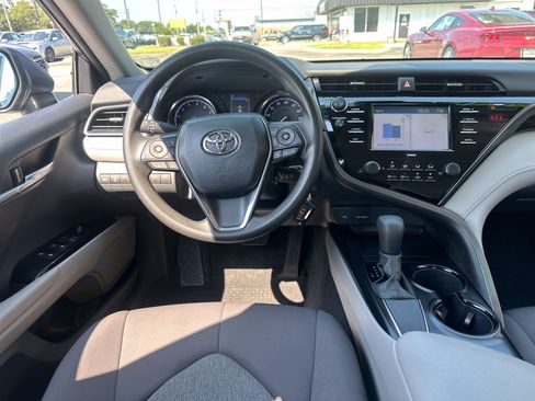 Used 2020 Toyota Camry LE FWD image 15