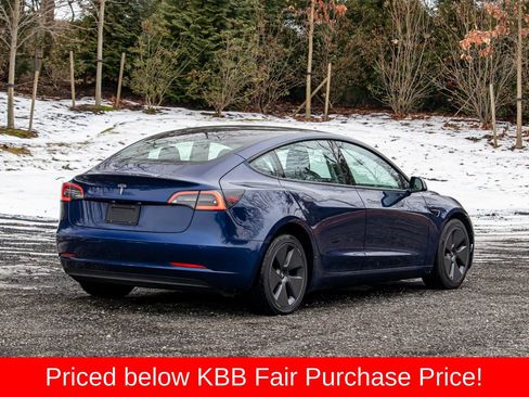 Used 2022 Tesla Model 3 Standard Range image 8