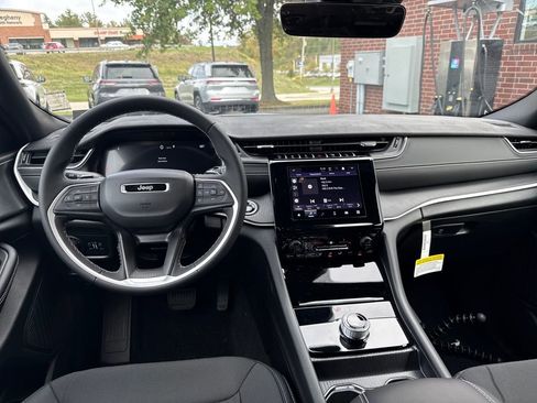 New 2025 Jeep Grand Cherokee Laredo X w/ Trailer Tow Package image 13