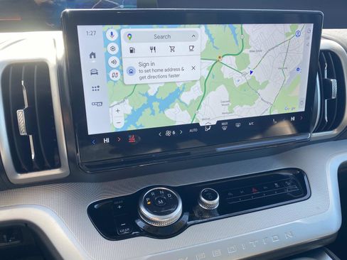 Used 2025 Ford Expedition Active image 24