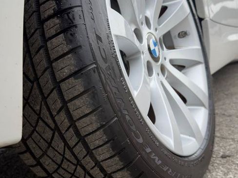 Used 2009 BMW 328i xDrive Sedan AWD/4WD image 12