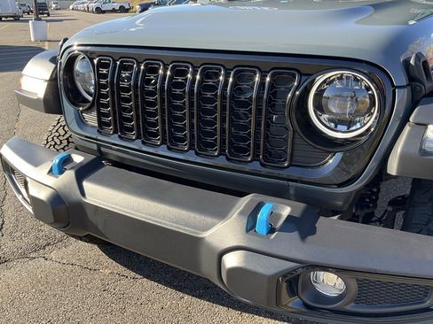 Used 2024 Jeep Wrangler Unlimited image 22