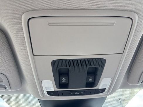 Used 2025 Honda Pilot Touring image 22