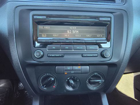 Used 2015 Volkswagen Jetta S image 12