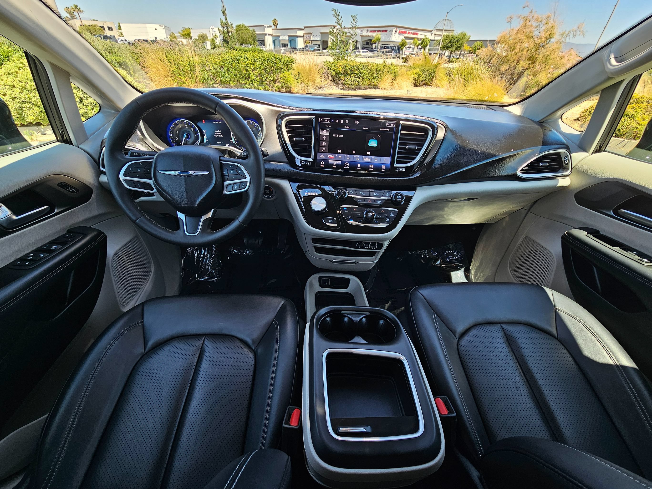 Used 2024 Chrysler Pacifica Touring-L FWD image 20