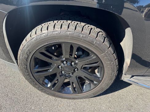 Used 2018 Cadillac Escalade Luxury image 5