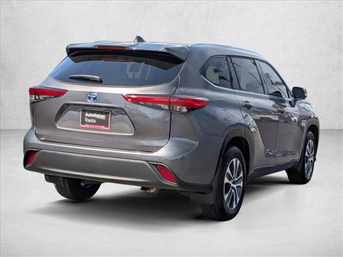 Certified 2021 Toyota Highlander XLE image 5
