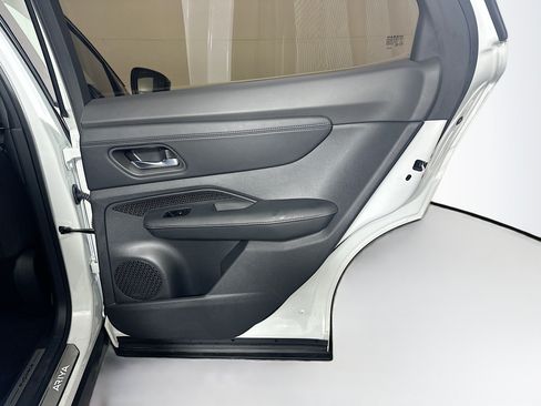 Used 2024 Nissan Ariya AWD image 29