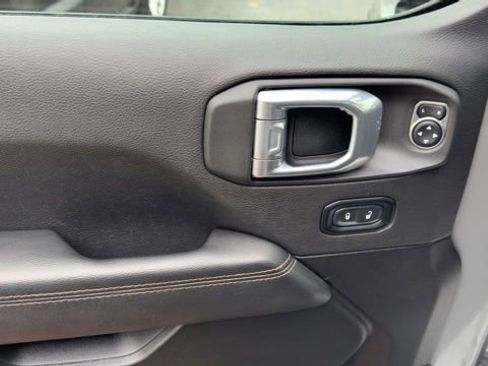 Used 2022 Jeep Wrangler Unlimited Rubicon w/ Xtreme Recon 35" Tire Package image 11