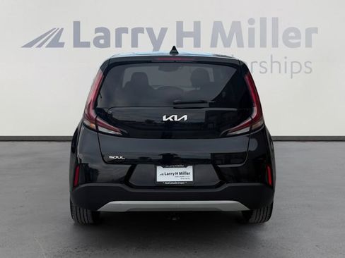 Used 2023 Kia Soul S FWD image 4