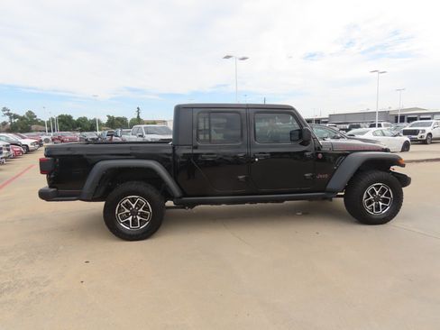 Used 2024 Jeep Gladiator Rubicon w/ Convenience Group AWD/4WD image 10