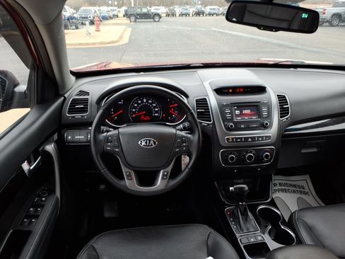 Used 2015 Kia Sorento LX image 9