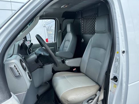 Used 2014 Ford E-150 and Econoline 150 image 4