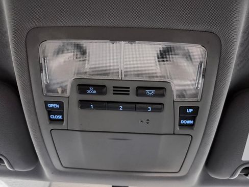 Used 2015 Toyota Highlander Limited FWD image 16