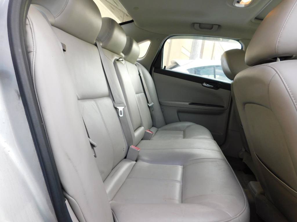 Used 2010 Chevrolet Impala LT w/ Luxury Edition Package FWD image 5