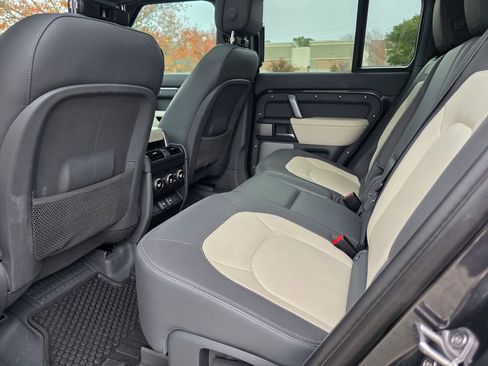 Used 2023 Land Rover Defender 130 X-Dynamic SE image 31