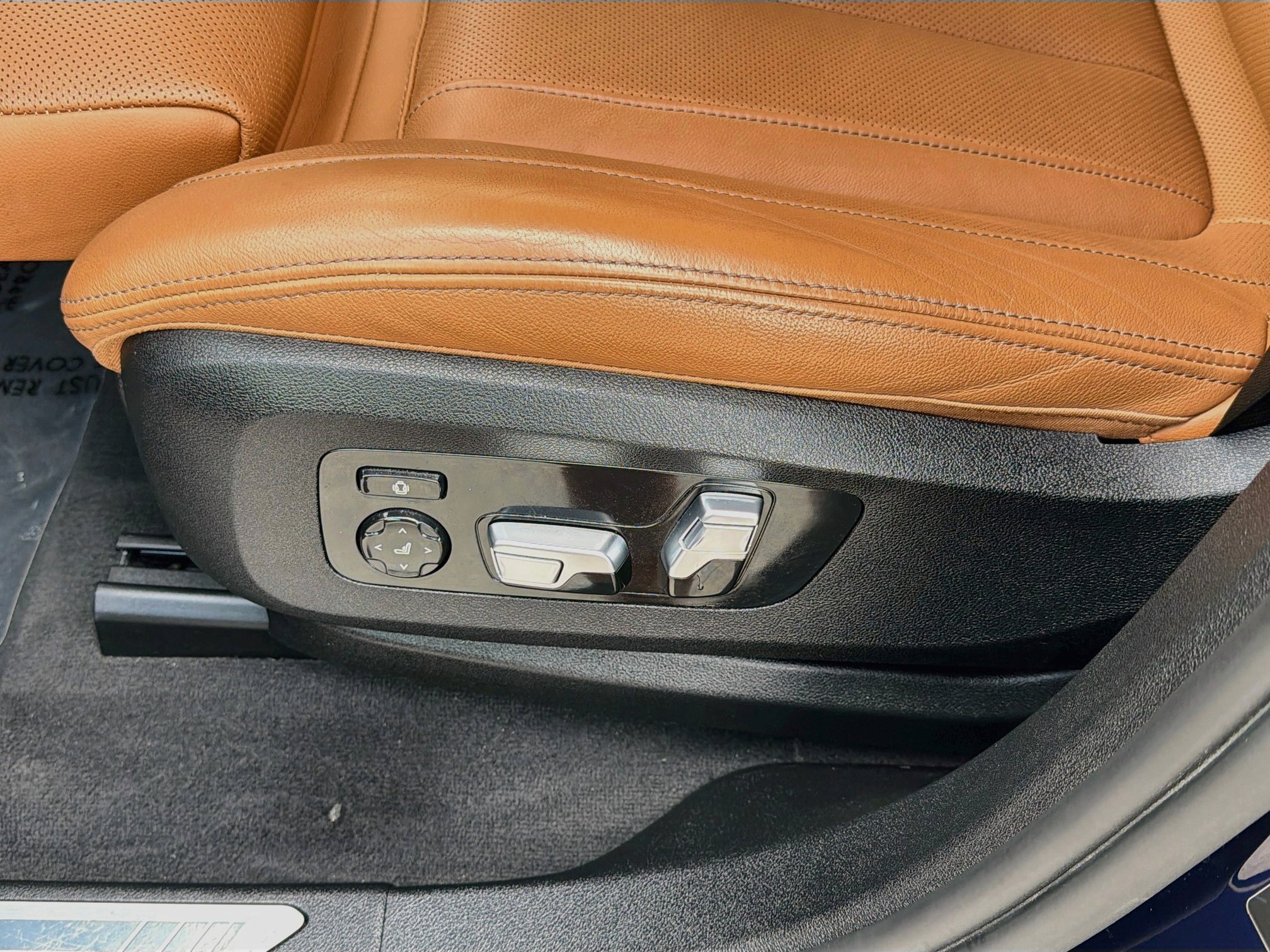 Used 2022 BMW X6 M50i w/ Executive Package AWD/4WD image 18
