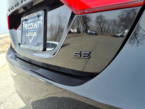 Used 2020 Toyota Camry SE FWD image 7