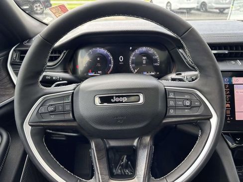 New 2026 Jeep Grand Cherokee Limited w/ Limited Altitude Package AWD/4WD image 11