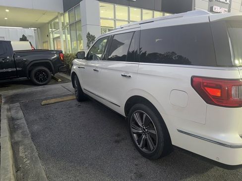 Used 2019 Lincoln Navigator Reserve image 6