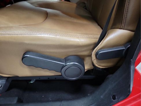 Used 2014 Jeep Wrangler Unlimited Rubicon w/ Connectivity Group AWD/4WD image 12