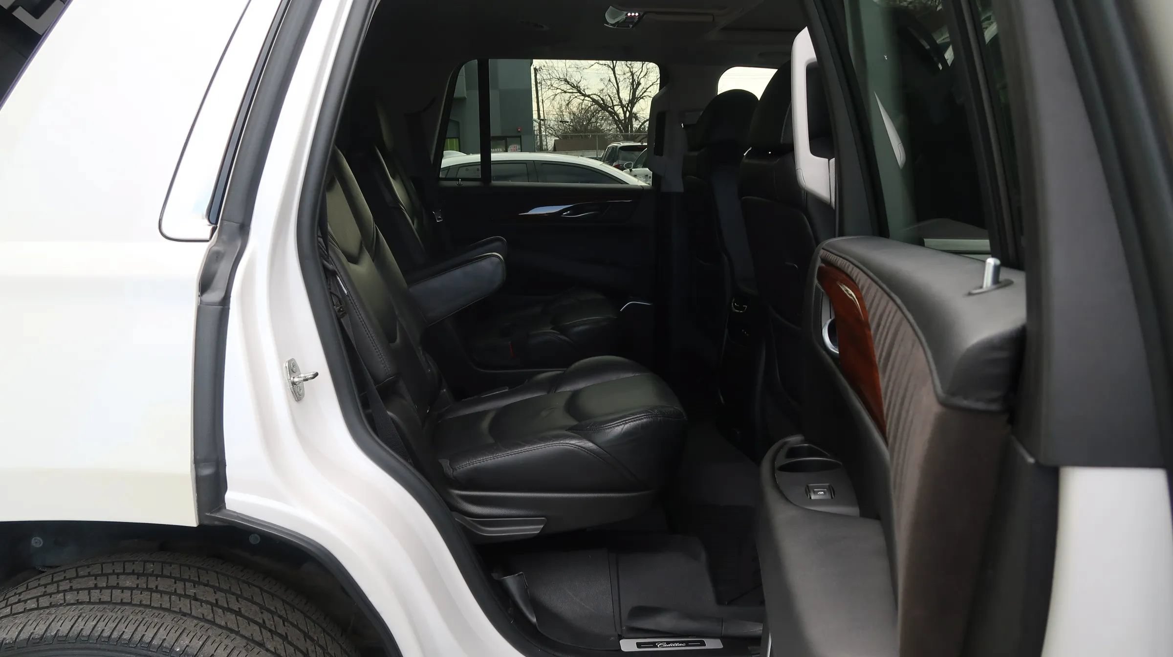 Used 2018 Cadillac Escalade Premium Luxury AWD/4WD image 24