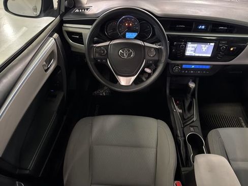 Used 2016 Toyota Corolla LE FWD image 4