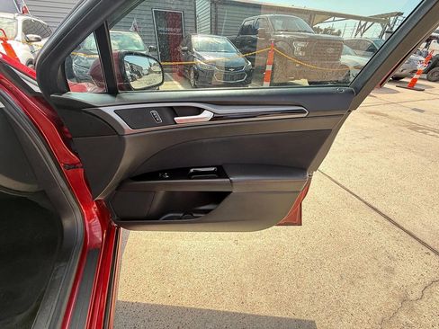 Used 2016 Ford Fusion SE w/ Equipment Group 201A image 10