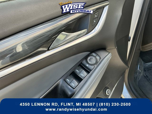 Used 2019 Buick Enclave Essence AWD/4WD image 16