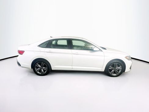 Used 2023 Volkswagen Jetta SE w/ Panoramic Sunroof Package FWD image 10